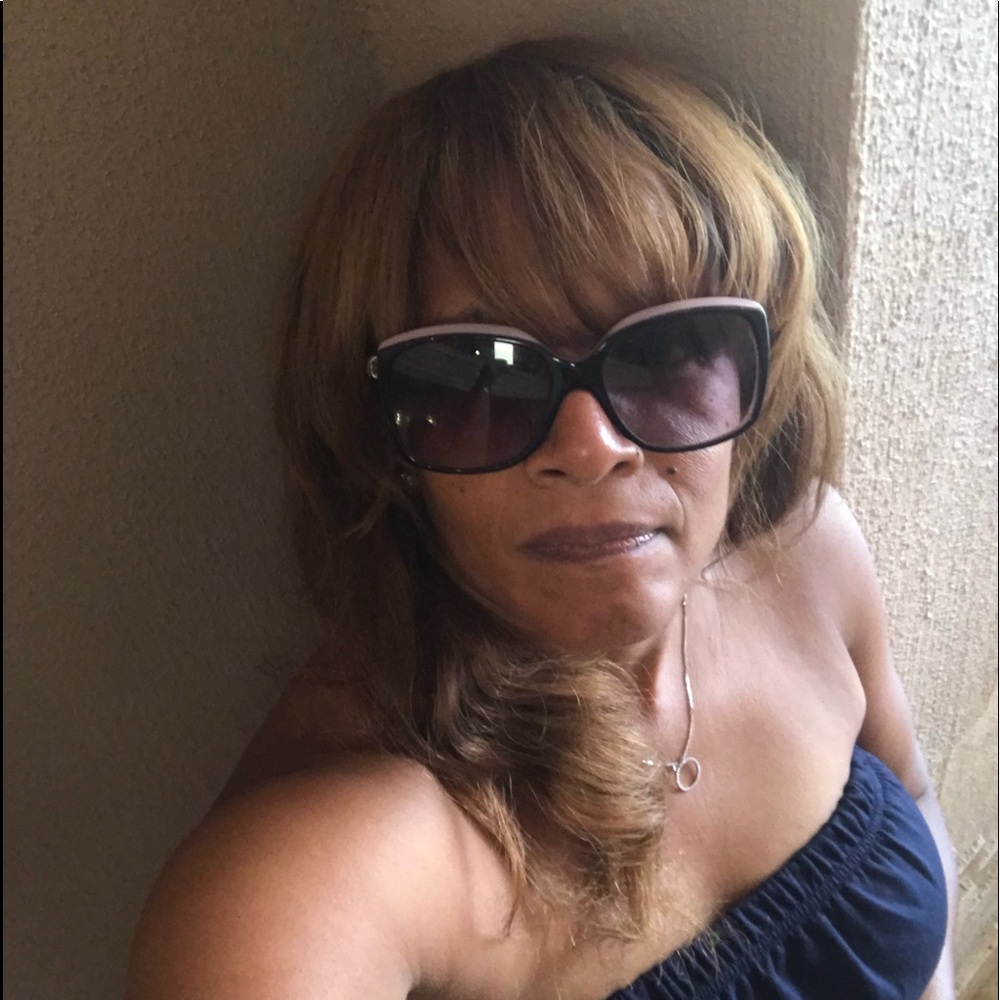 Meet your Posher, Evette